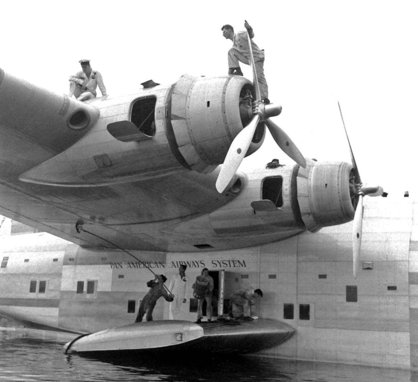 Самолет "летающая лодка" Boeing 314 Clipper