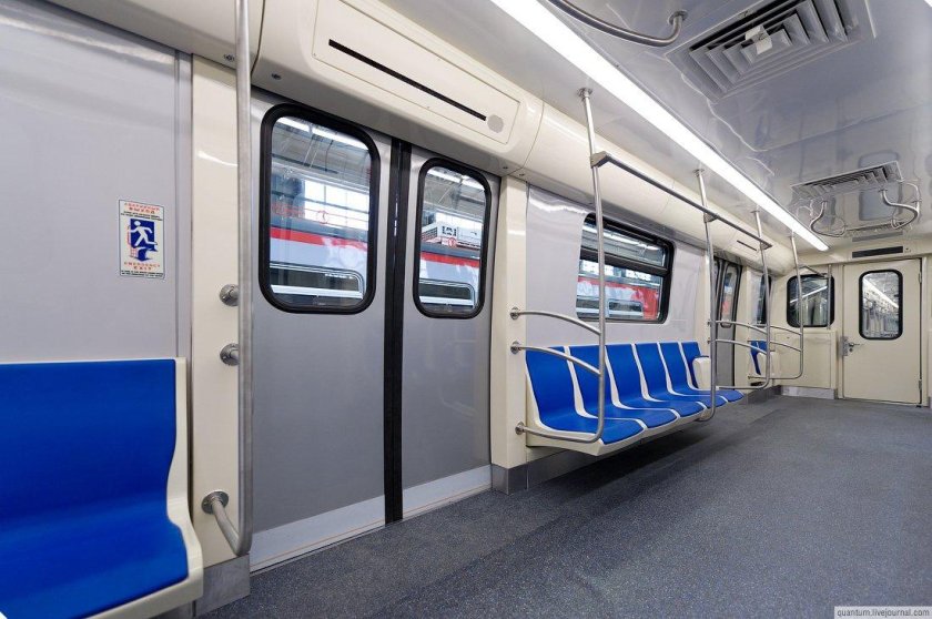 Метропоезд Ладога