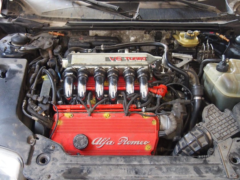 Альфа Ромео ГТВ где бензин бак