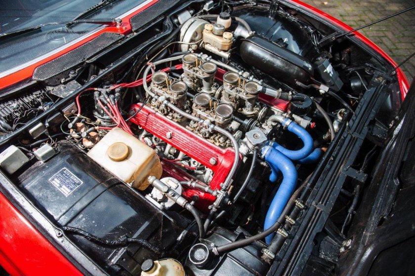 Alfa Romeo v8