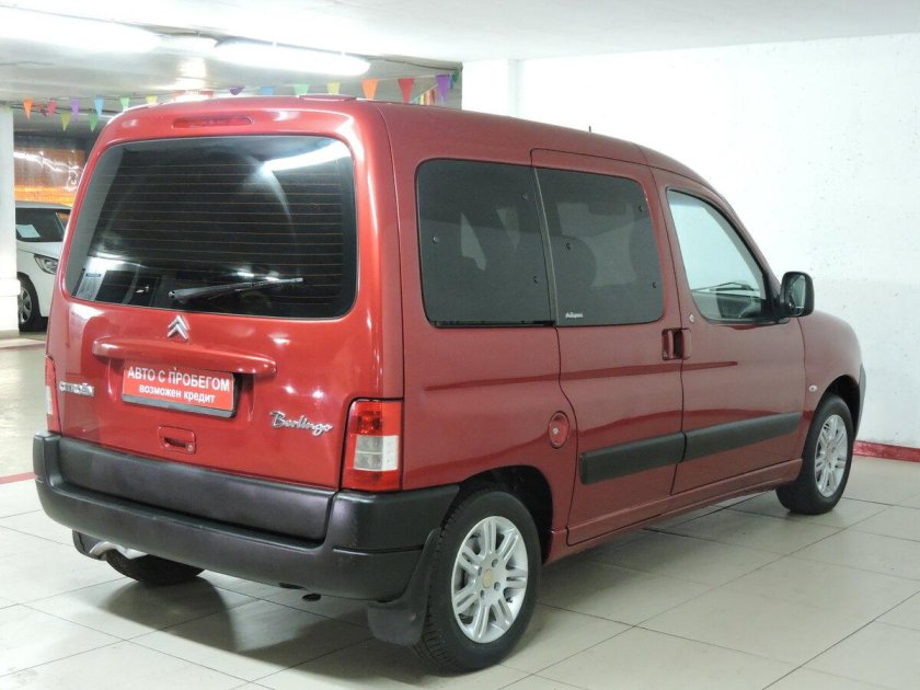 Ситроен Берлинго красный