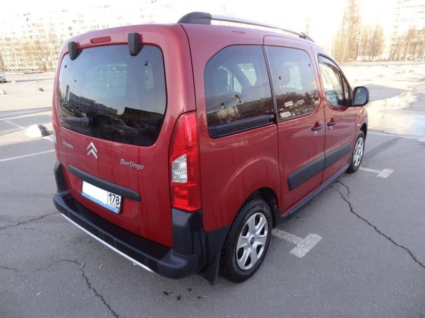 Ситроен Берлинго красный