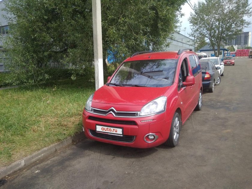 Ситроен Берлинго красный