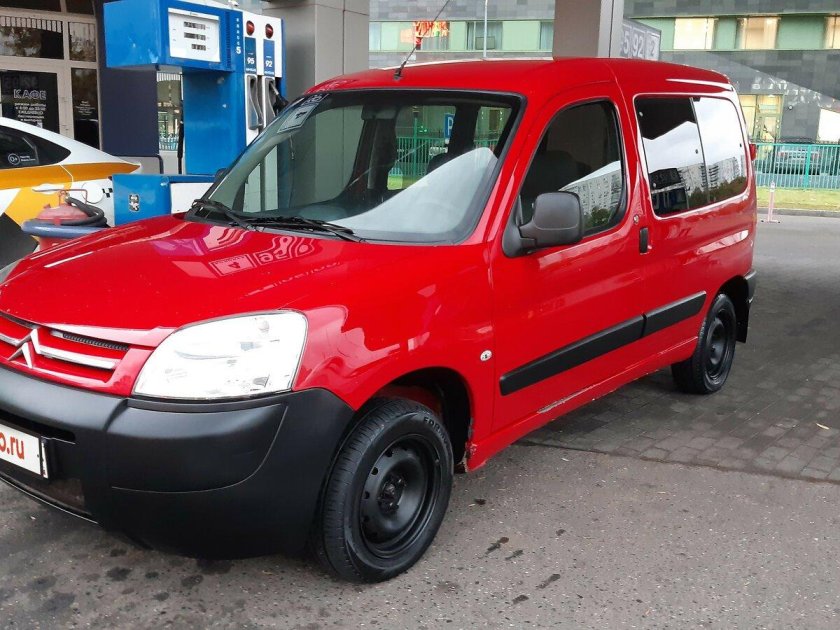 Ситроен Берлинго 2 поколения красная