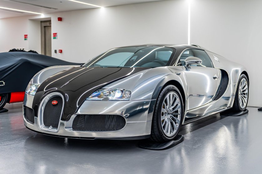 Автомобиль bugatti veyron