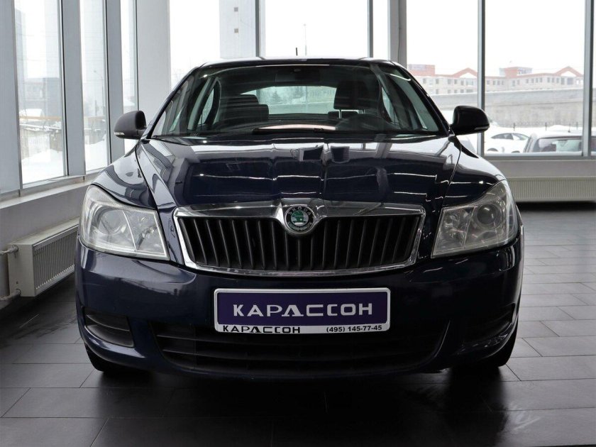 Шкода Октавия черная 2010