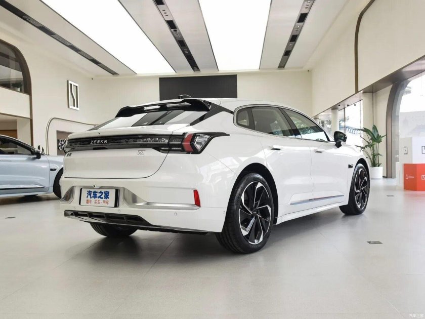 Zeekr 001 белый