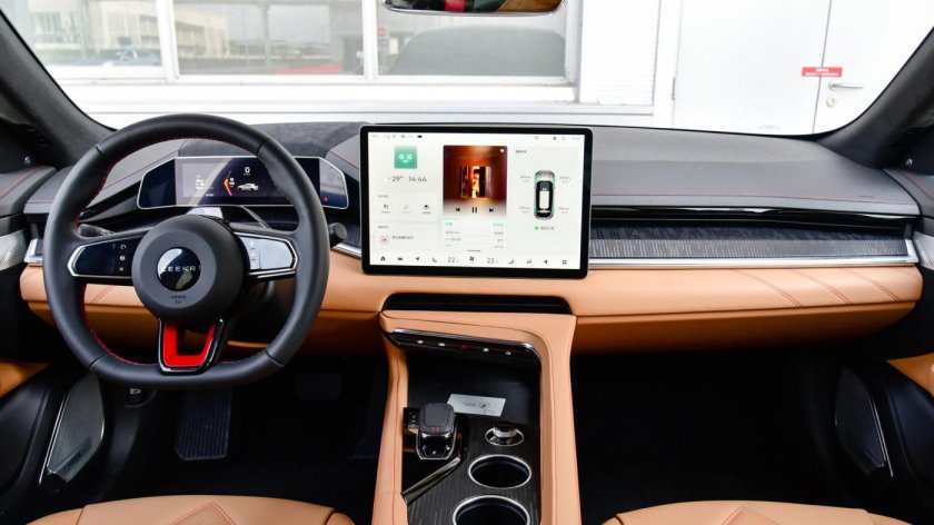 Электромобиль zeekr 001