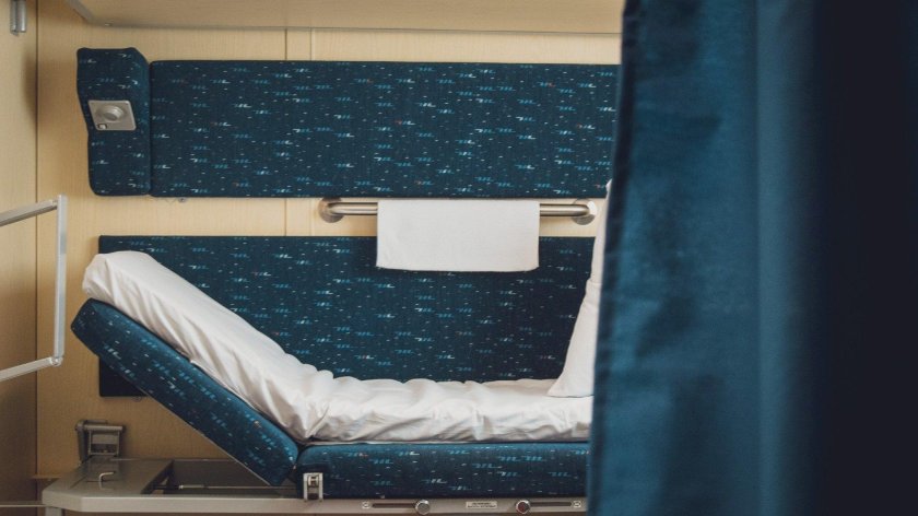 Фирменный поезд «Жигули» 010й Москва — Самара