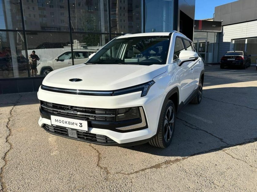 Белый москвич 3