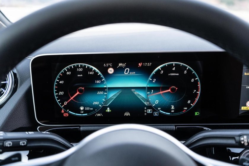 Mercedes-Benz панель приборов