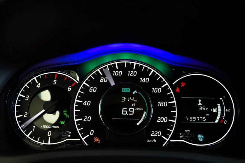 Nissan Note e12 приборная панель