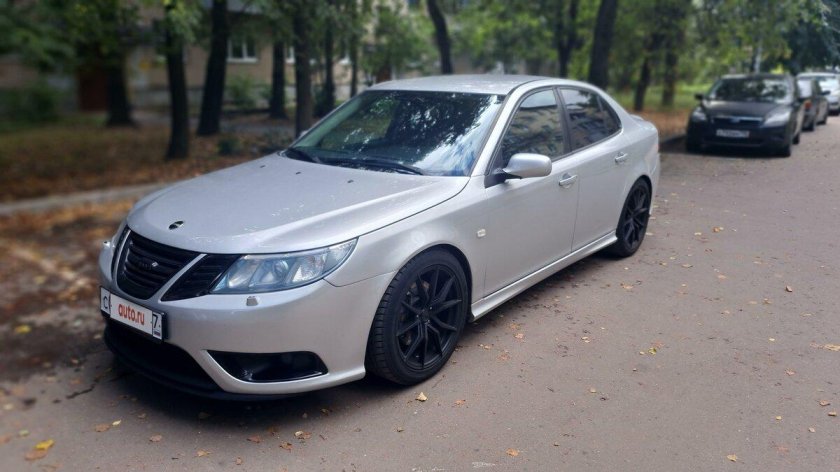 Сааб серебристый