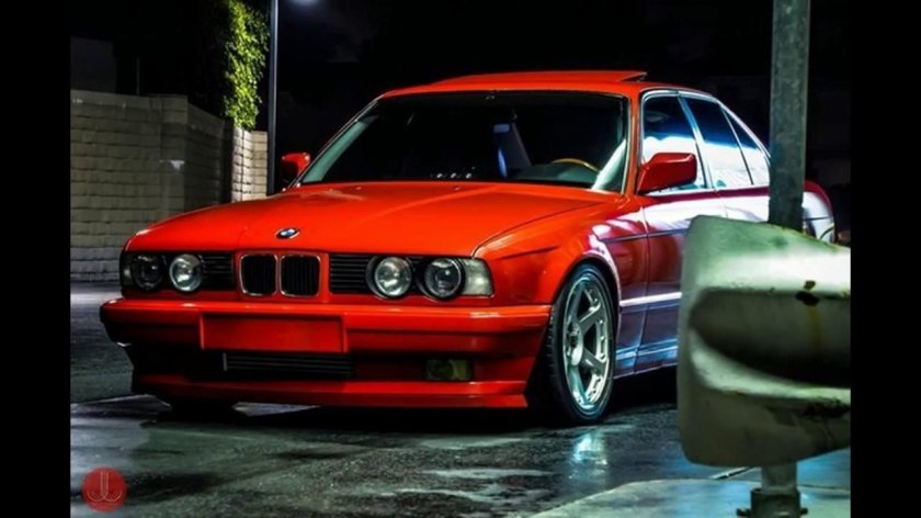 BMW e34 красная