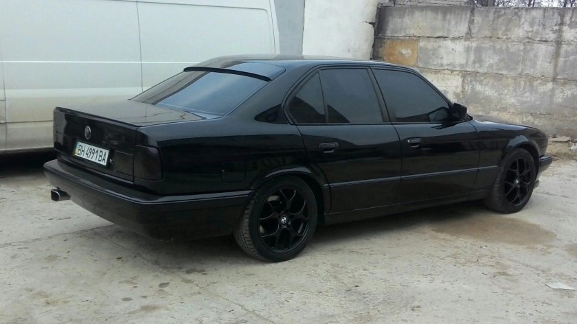 БМВ е34 черная