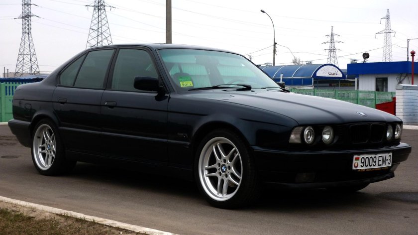 БМВ е34 черная