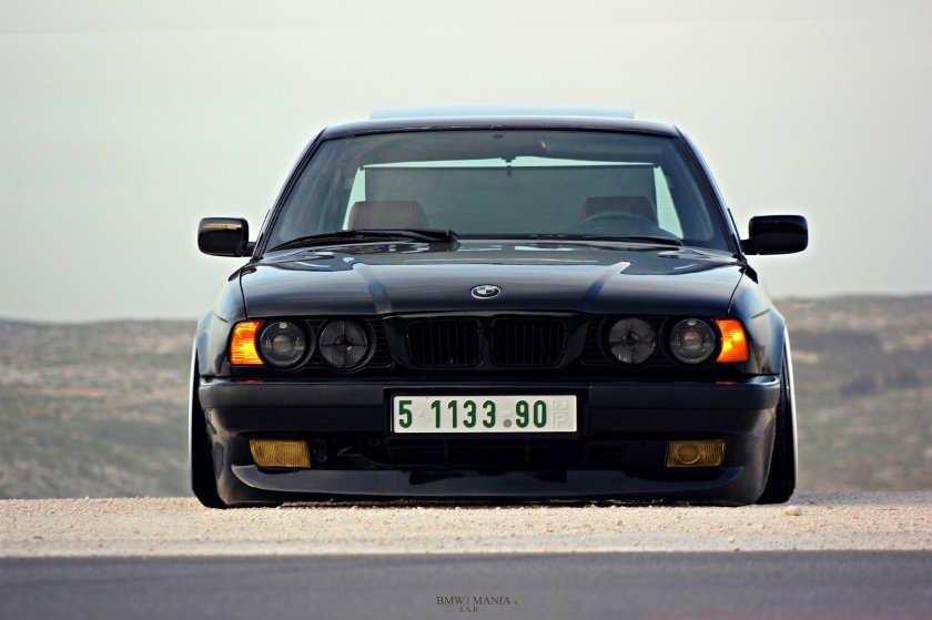 BMW e34 черная