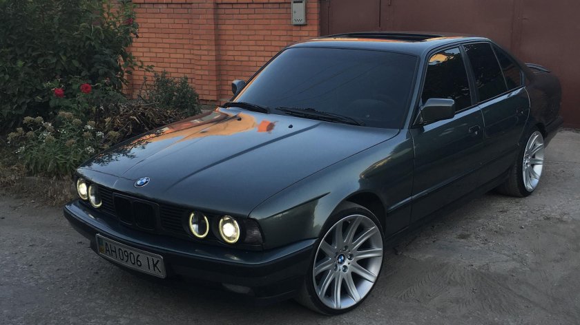 BMW 5 e34 черная тонированная
