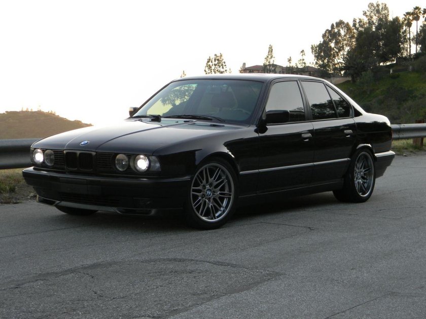 BMW e34 черная