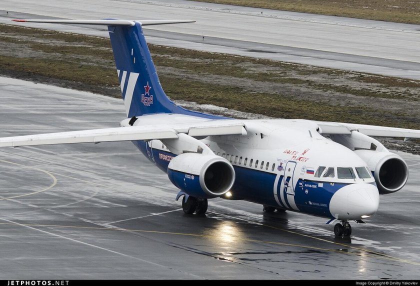 АН-148 самолет