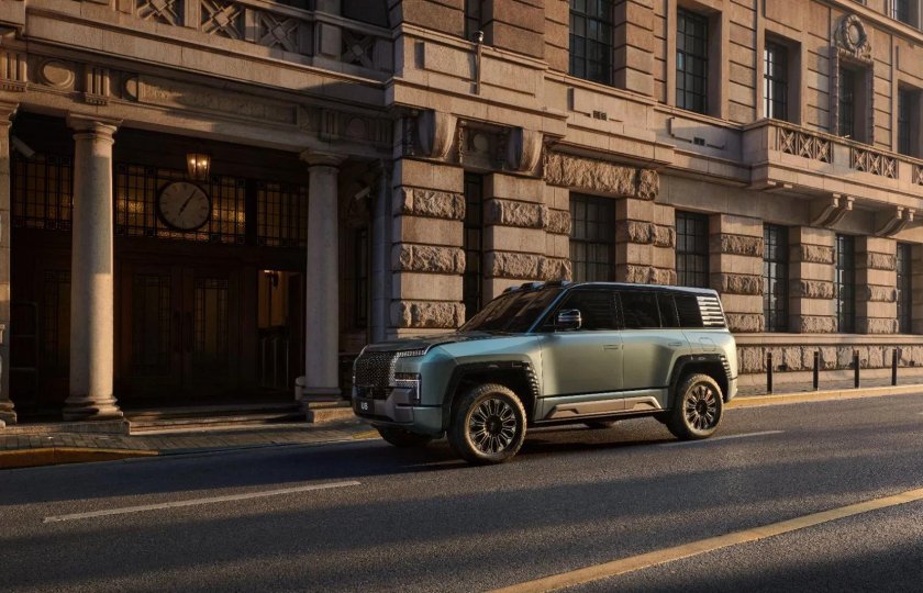 Китайский внедорожник BYD u8