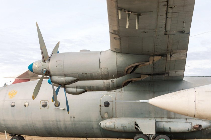 АН-12 грузолюк