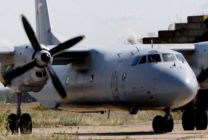 АН-26 военно-транспортный самолёт