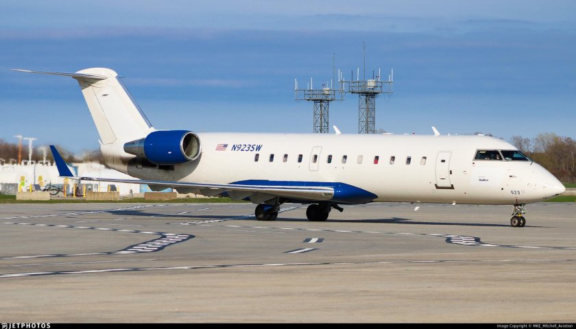 Самолёт бомбардье crj 100 200