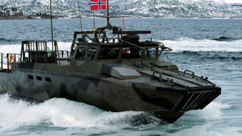 Катер комбат Боат 90