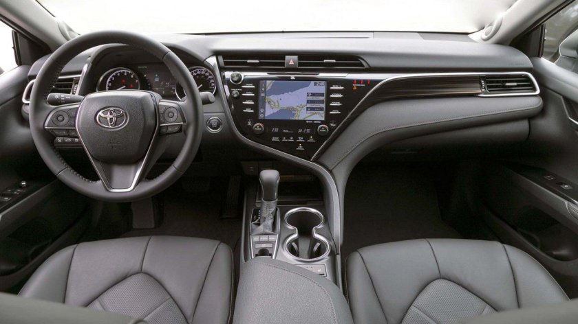 Toyota Camry 2019 салон
