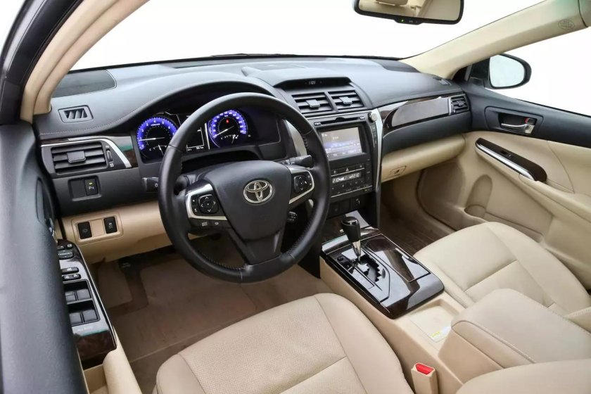 Toyota Camry 55 салон