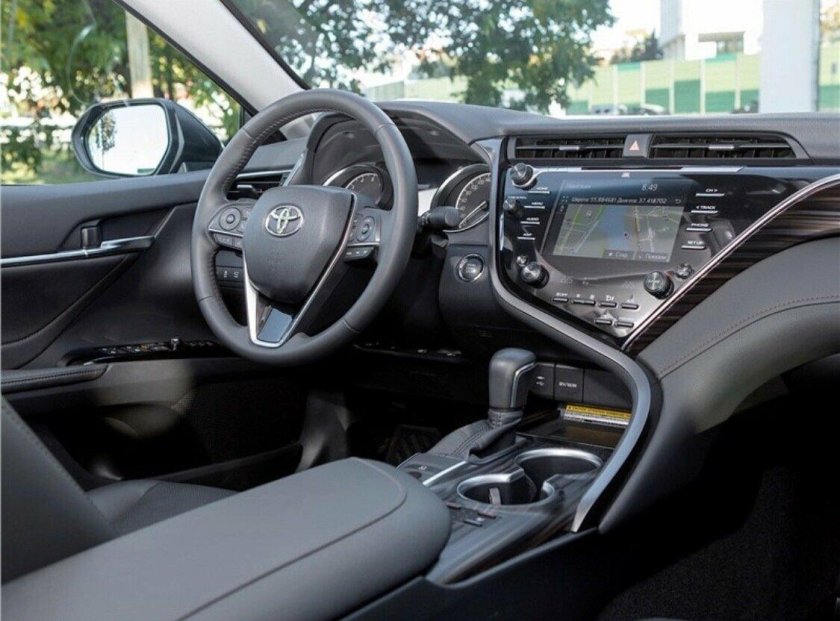 Toyota Camry 2018 салон
