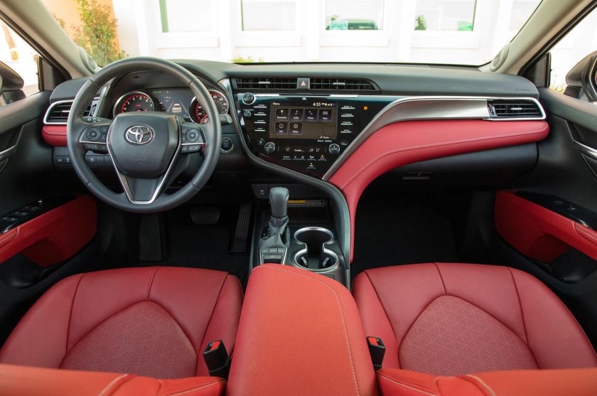 Toyota Camry 2018 салон