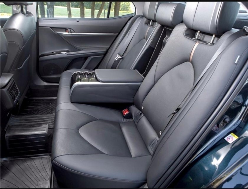 Камри 2018 салон сзади