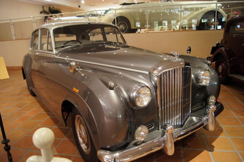 Музей старинных автомобилей в монако