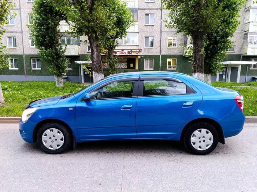Chevrolet cobalt 2013 синий