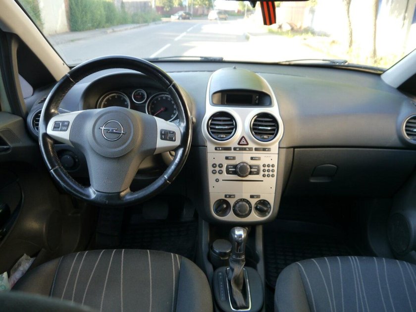 Opel Corsa хэтчбек 2008