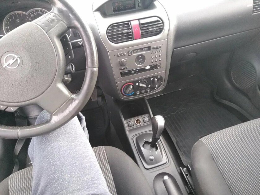 Opel Corsa 1,4 автомат