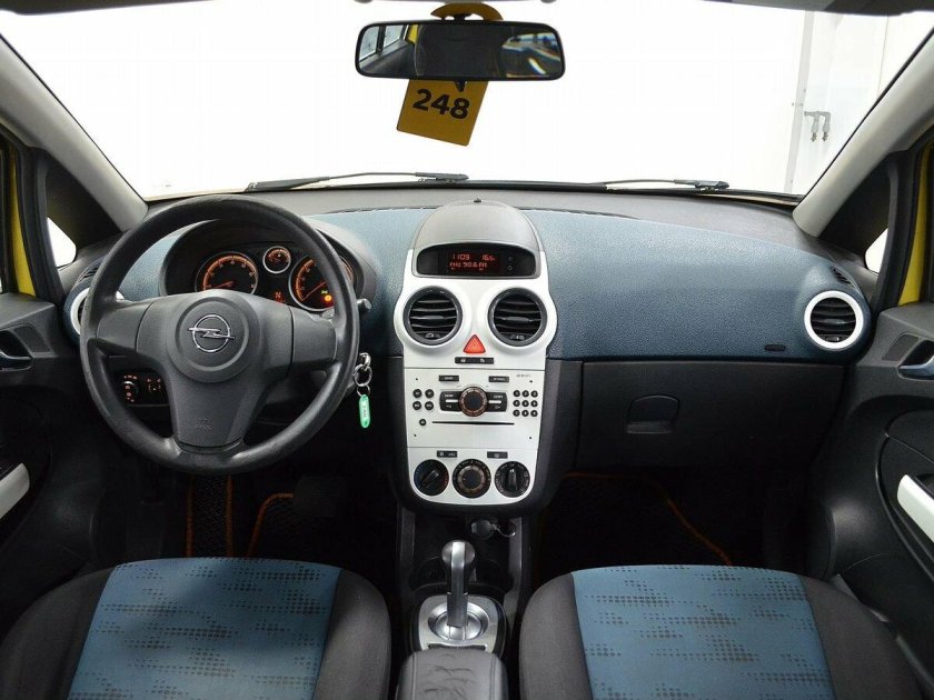 Опель корса 2012