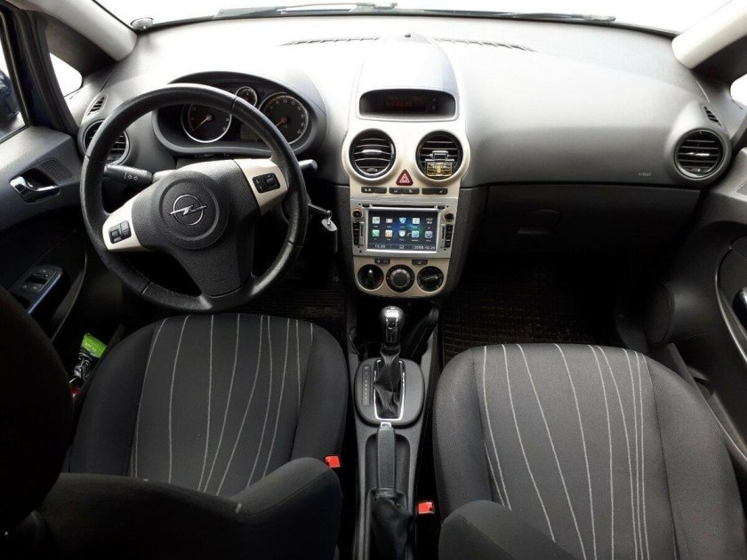 Опель Корса автомат салон