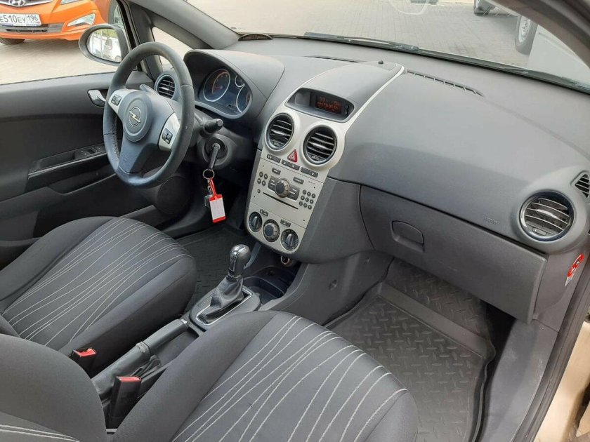 Опель Корса 2007 салон