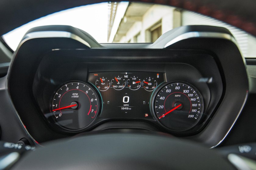 Chevrolet Camaro zl1 dashboard