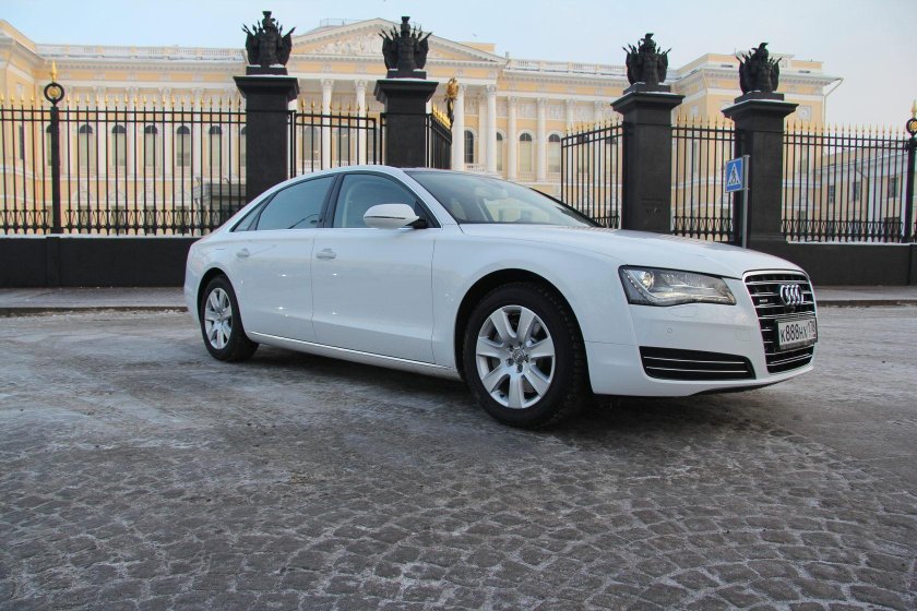 Audi a8 белая