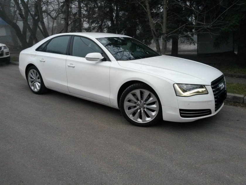 Белая Ауди а8 Лонг