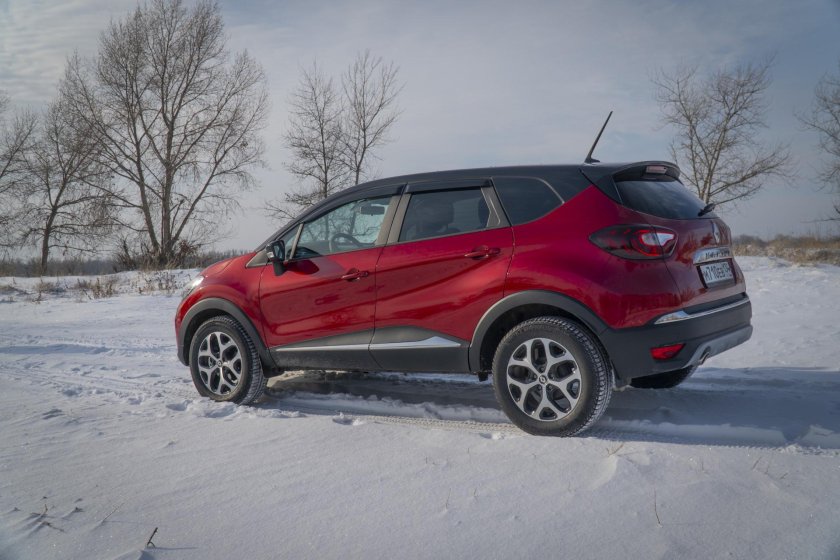 Рено Каптур красно черный