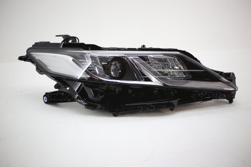 Фара Тойота Камри 70