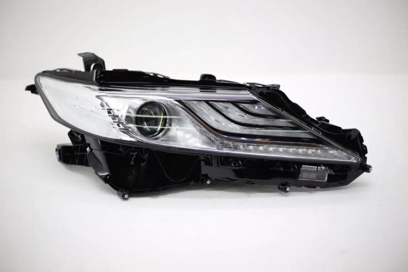 Передние фары Тойота Камри 70