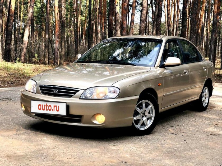 Kia Spectra золотистая