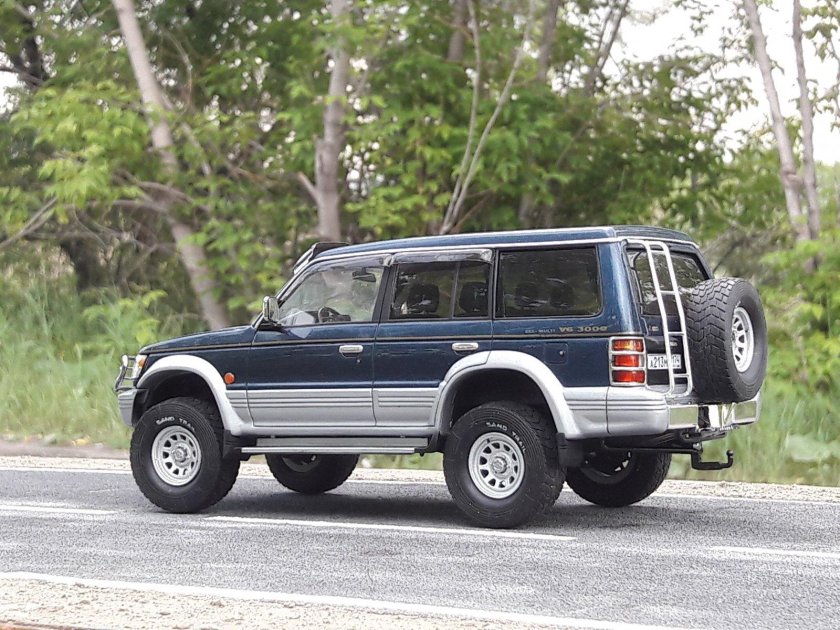 Mitsubishi pajero ii