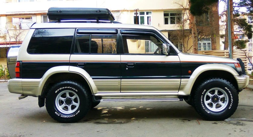 Mitsubishi pajero ii